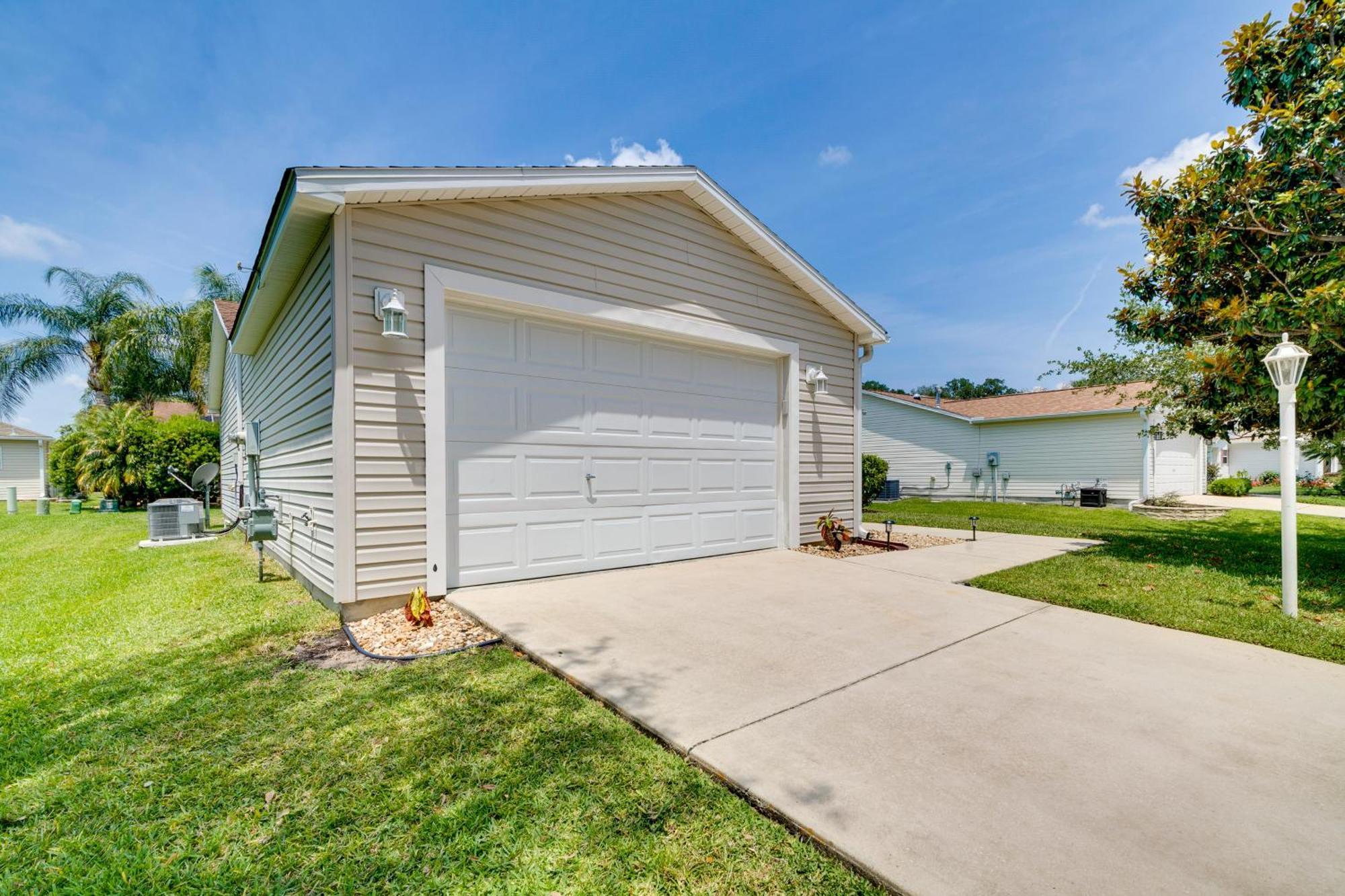 The Villages Vacation Rental With Lanai And Golf Cart! Exterior photo